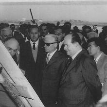 Inaugurazione struttura presso Aeroporto Fiumicino con il Presidente Gronchi. La freccia indica l'Ing. Zeffiro Lenzi.